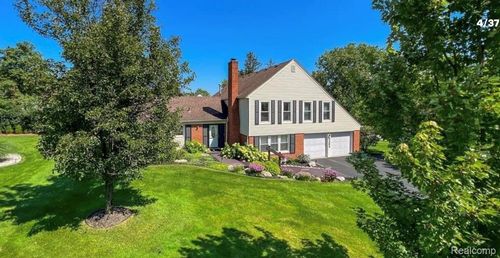 5285 Hardwoods Dr, West Bloomfield, MI, 48323-2737 | Card Image