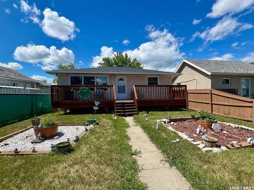 446 Mcintyre St, Regina, SK, S4R2M3 | Card Image