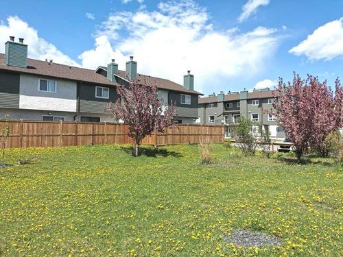 76-2511 38 Street Ne, Calgary, AB, T1Y4W8 | Card Image