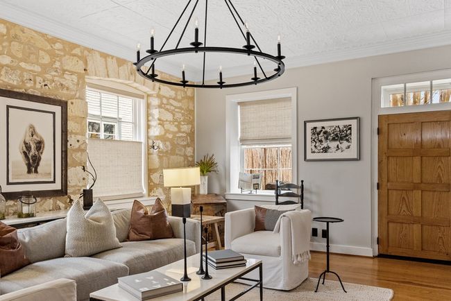 125 W San Antonio St, Home with 2 bedrooms, 3 bathrooms and 2 parking in Fredericksburg TX | Image 9