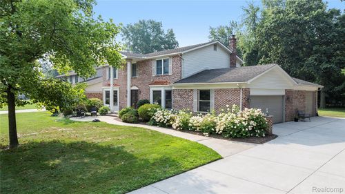 7929 Siding Ct, Grosse Ile, MI, 48138-1718 | Card Image