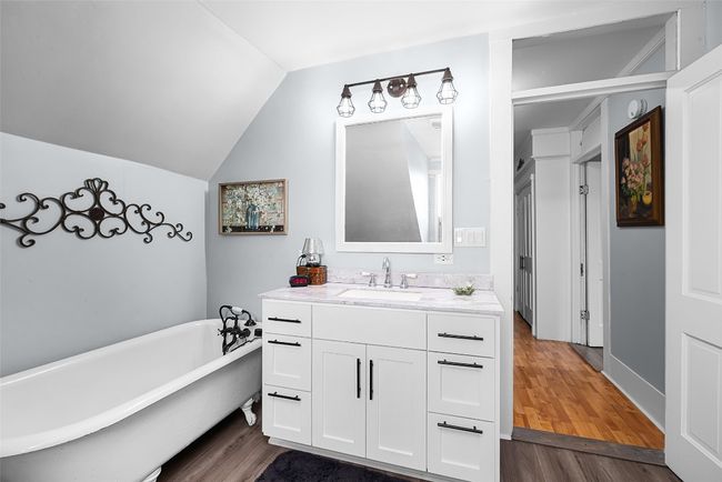 Clawfoot Tub | Image 26