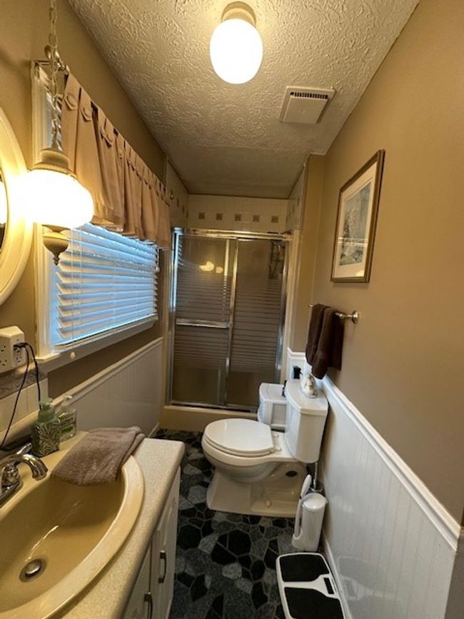 625 Robin St, House other with 3 bedrooms, 3 bathrooms and 2 parking in Bluefield VA | Image 19