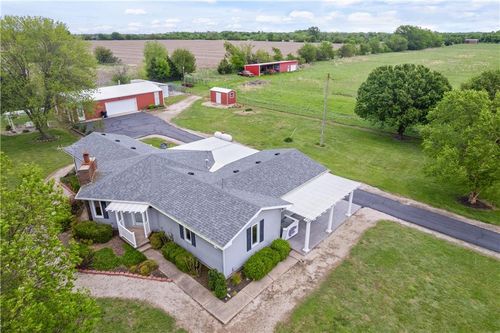 1504 17000 Rd, Parsons, KS, 67357-8061 | Card Image