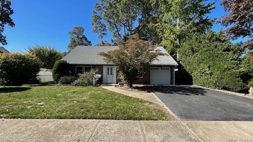 1750 Yale Ct, Wantagh, NY, 11793-3522 | Card Image