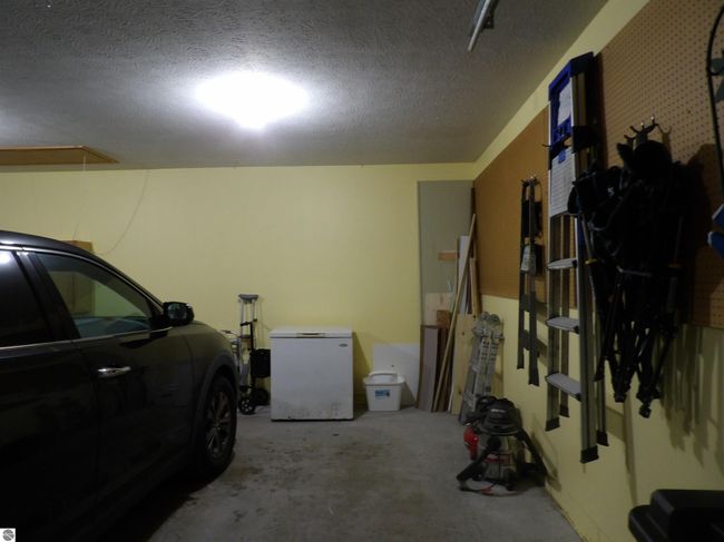 19 - 144 N Shore Dr W, House other with 2 bedrooms, 2 bathrooms and null parking in Cadillac MI | Image 24