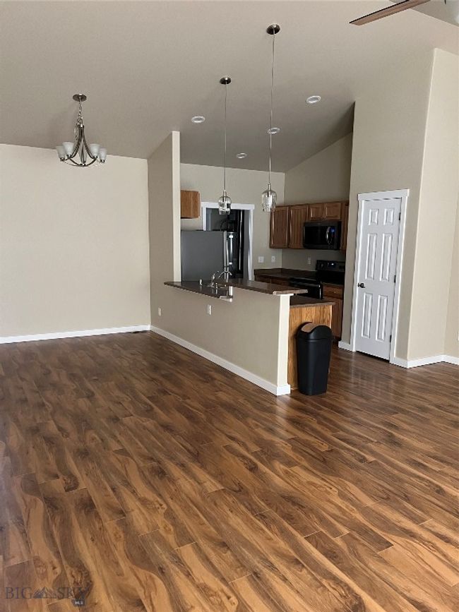 dinning area and kitche | Image 15