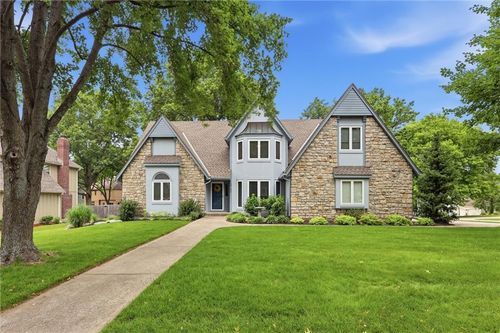 2702 Nw Cedar Brk, Lee's Summit, MO, 64081-1831 | Card Image