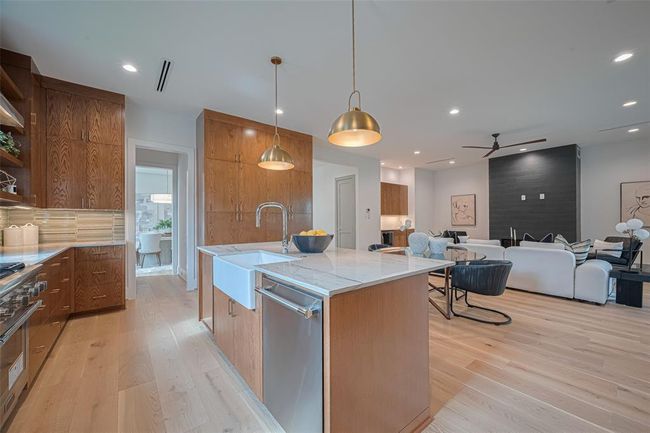 5200 Beech St, House other with 5 bedrooms, 7 bathrooms and 2 parking in Bellaire TX | Image 24