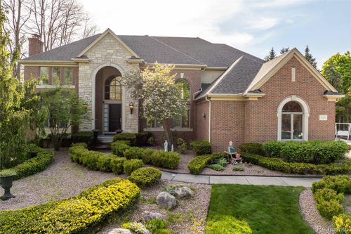 5173 Serena Dr, Troy, MI, 48098-2354 | Card Image