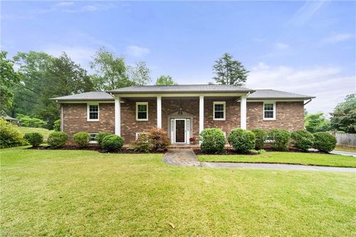 289 Flintshire Road, Winston Salem, NC, 27104 | Card Image