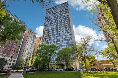 1704-2400 N Lakeview Ave, Chicago, IL, 60614-2739 | Card Image
