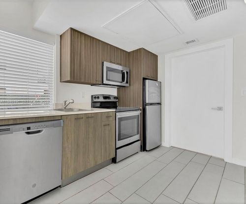 18-740 Meridian Ave, Miami Beach, FL, 33139-6104 | Card Image
