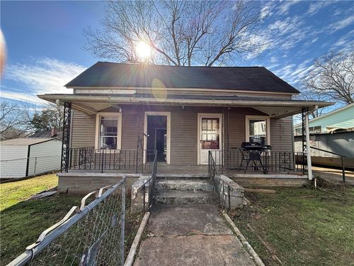 38 2nd Ave, Greenville, SC, 29609-5271 | Card Image