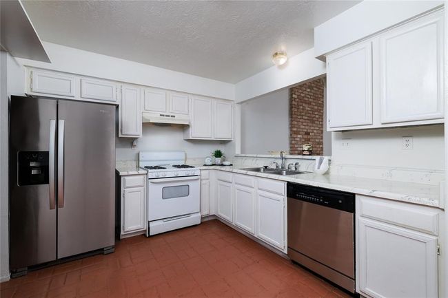 24050 Spring Briar Ln, House other with 3 bedrooms, 2 bathrooms and 2 parking in Spring TX | Image 6