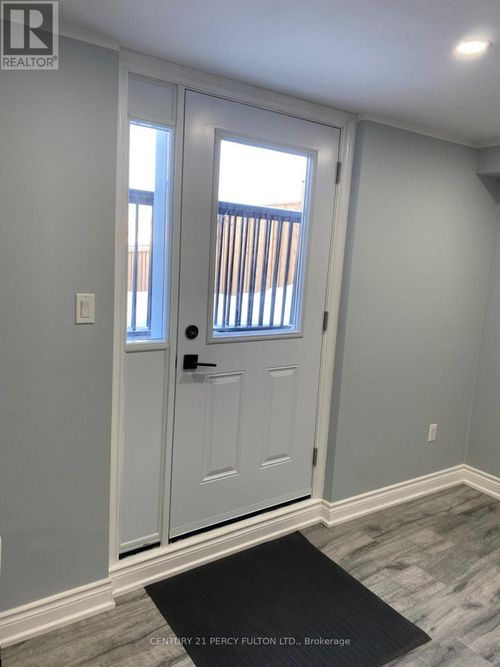 300 Miller Park Avenue, Bradford West Gwillimbury (Bradford), ON, L3Z0A7 | Card Image