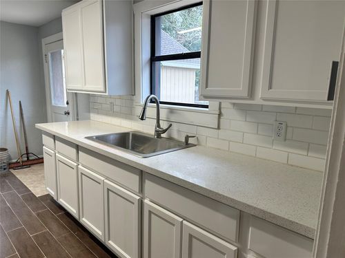 912 W Cleveland Street, Alvin, TX, 77511 | Card Image