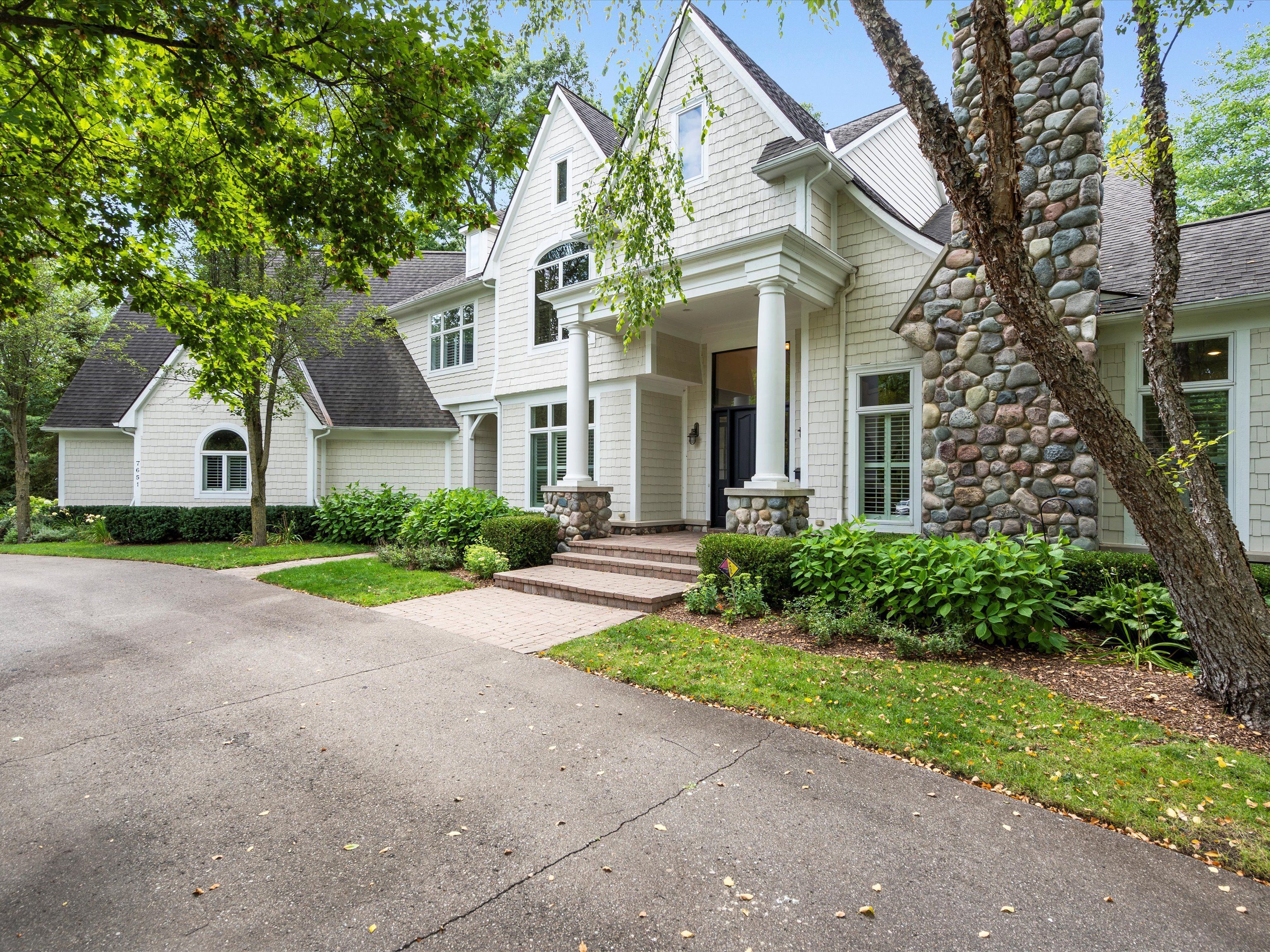 Maple Ridge Ct, Clarkston, MI 48346
