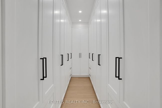 16 Cadillac Ave, House other with 5 bedrooms, 5 bathrooms and 4 parking in North York ON | Image 27