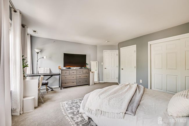 52 Central Square Park, Townhouse with 2 bedrooms, 2 bathrooms and null parking in Metuchen NJ | Image 30