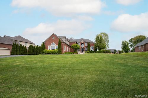 67102 Rachael Ln, Washington Township, MI, 48095-1843 | Card Image