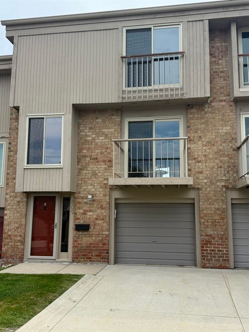 809 Oak Brook Ridge Dr, Rochester Hills, MI, 48307-1045 | Card Image
