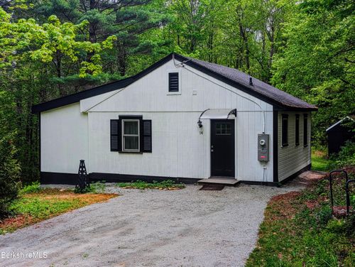16 Garnet Mountain Ln, Peru, MA, 01235-9299 | Card Image