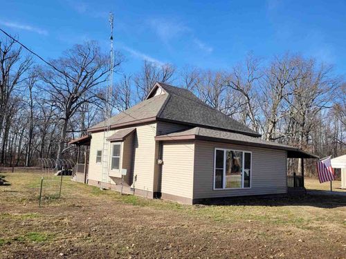 5531 N Hickory Ln, Bonnie, IL, 62816-2202 | Card Image