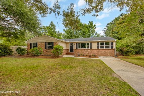 631 Duke Ct, Jacksonville, NC, 28546-8407 | Card Image