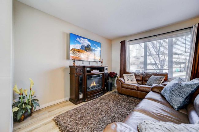 786 Silkstone Close W, Home with 3 bedrooms, 2 bathrooms and 2 parking in Lethbridge AB | Image 9