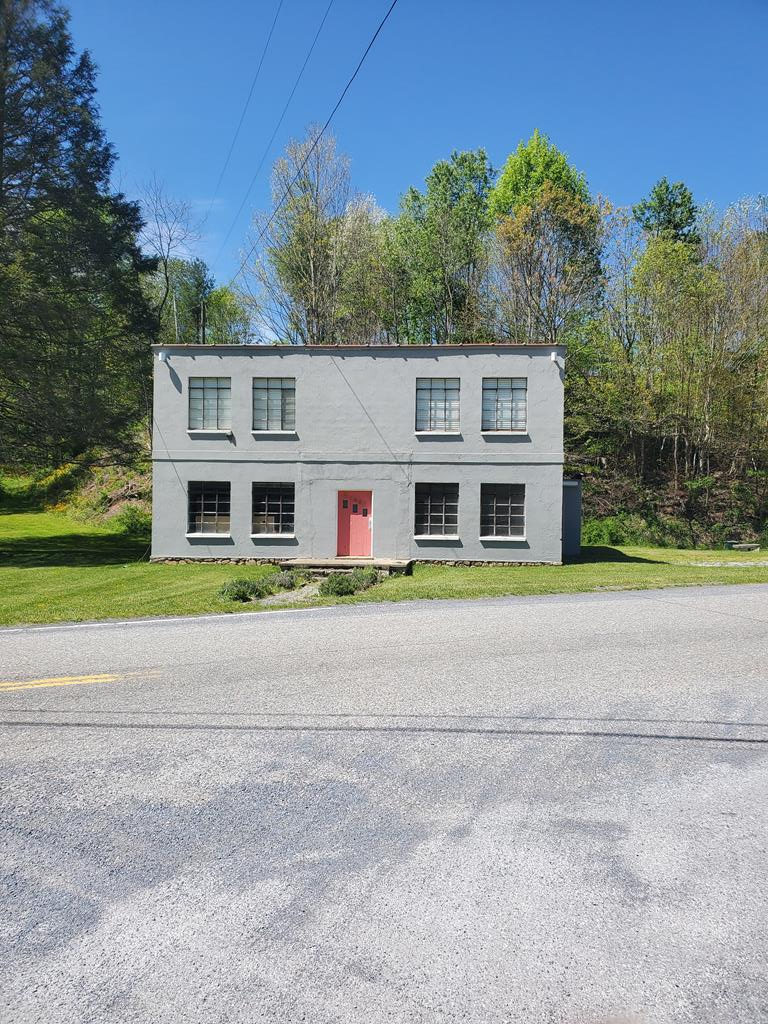 41487 Konnarock Rd, Damascus, VA 24236