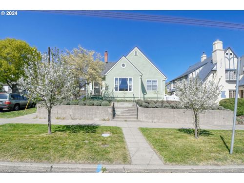 215 Nw Despain Ave, Pendleton, OR, 97801-1626 | Card Image
