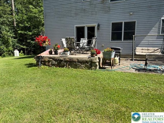 9155 N Loop Rd, House other with 5 bedrooms, 4 bathrooms and null parking in Slatington PA | Image 4
