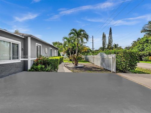 10055 Nw 5th Ave, Miami, FL, 33150-1461 | Card Image