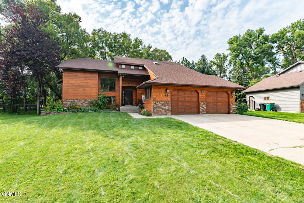Augsburg Ave, Bismarck, ND 58504