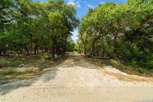 1775 Lost Trl, New Braunfels, TX, 78132-2558 | Card Image