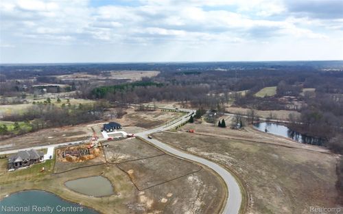 1637 Vista Dr, Oakland, MI, 48363-2720 | Card Image