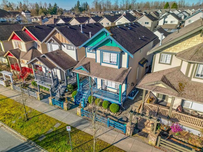 6553 193 A Street, House other with 4 bedrooms, 3 bathrooms and 2 parking in Surrey BC | Image 2