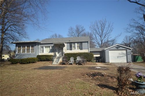 512 Kansas Ave, Belleville, IL, 62221-4946 | Card Image