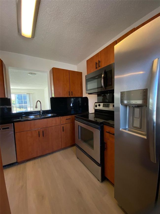 APT-305 - 8740 N Sherman Cir, Condo with 2 bedrooms, 2 bathrooms and null parking in Miramar FL | Image 6