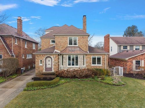 719 Fisher Road, Grosse Pointe, MI, 48230 | Card Image