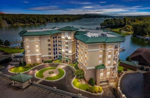 unit-404-100 Bridgewater Pointe Pl, Moneta, VA, 24121-6456 | Card Image