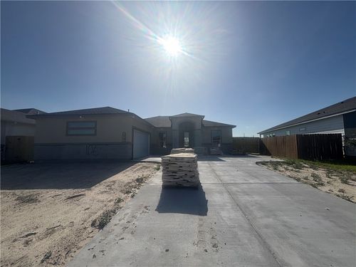 106 Guadalupe Palm Dr, Portland, TX, 78374-1124 | Card Image