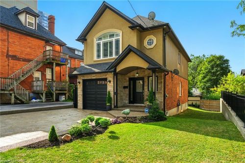 {{alt}} | Card Image