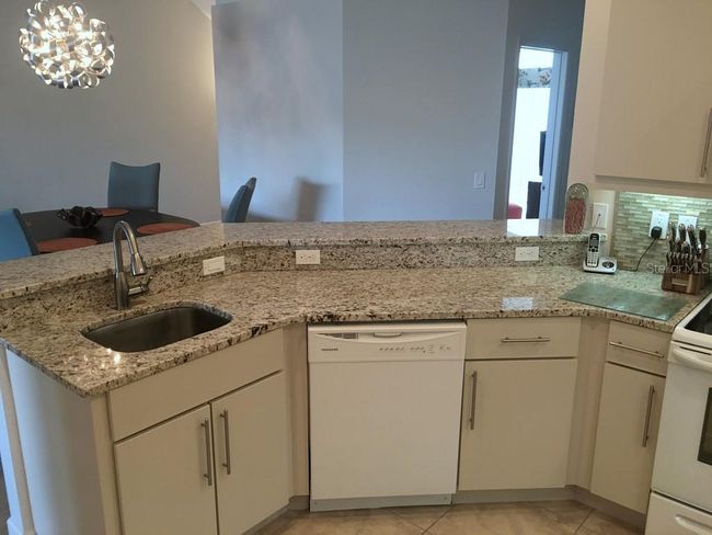 1513 - 6640 7 Th Avenue Cir W, Townhouse with 3 bedrooms, 2 bathrooms and null parking in Bradenton FL | Image 6