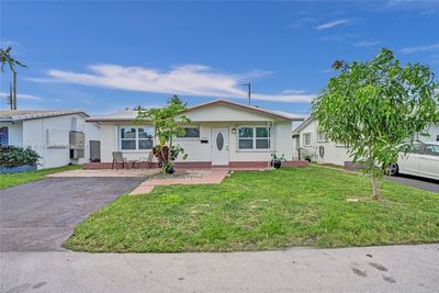 4577 Nw 16th Ter, House other with 2 bedrooms, 2 bathrooms and null parking in Tamarac FL | Image 2