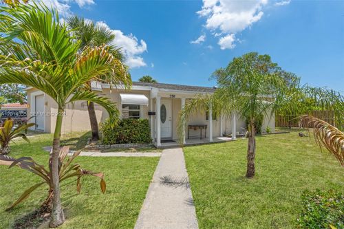 376 W 14th St, Riviera Beach, FL, 33404-6847 | Card Image