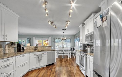 2302 E Paraiso Dr, Phoenix, AZ, 85024-7587 | Card Image