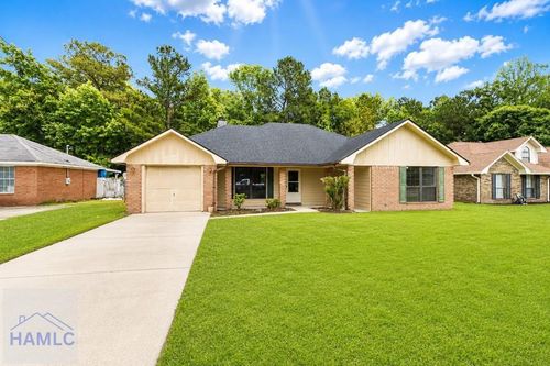 825 Sagewood Dr, Hinesville, GA, 31313-1043 | Card Image