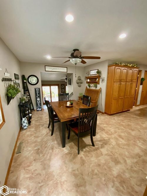 390 W 5th St, Garner, IA, 50438-1406 | Card Image